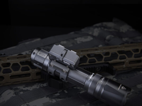 Montaż taktyczny latarki Fenix ALG-16 - obrazek 4
