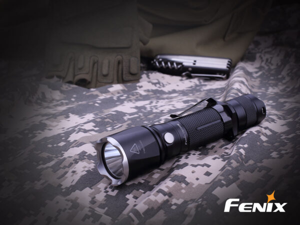Latarka diodowa Fenix TK15 UE czarna - obrazek 5