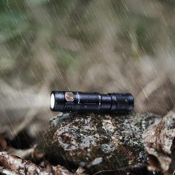 Latarka LED Fenix E05R czarna - obrazek 5